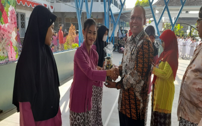 Upacara Peringatan HUT ke-71 SMA N 9 Yogyakarta: Melahirkan Lulusan Unggul dan Berbudi Pekerti Luhur